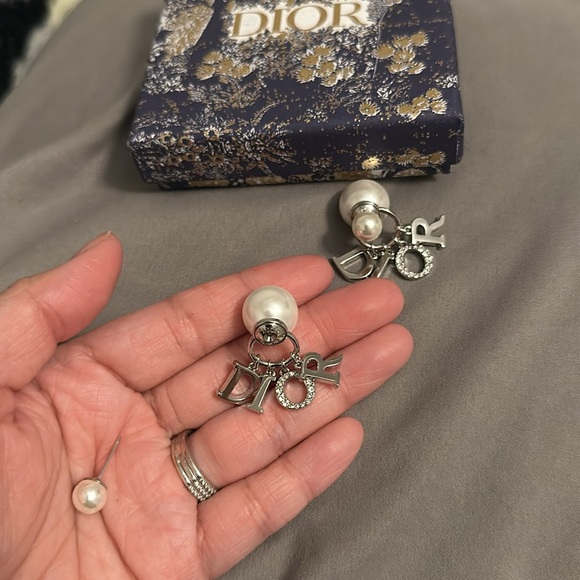 Cute Stud Dior Dangling Earrings - Picture 3 of 6